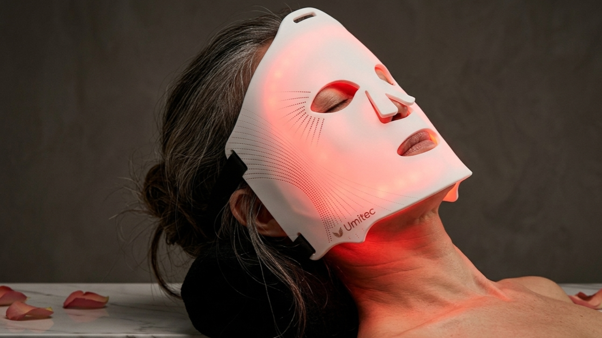 Menopause and Your Skin: Can LED Light Therapy Help Restore Lost Collagen? Umitec