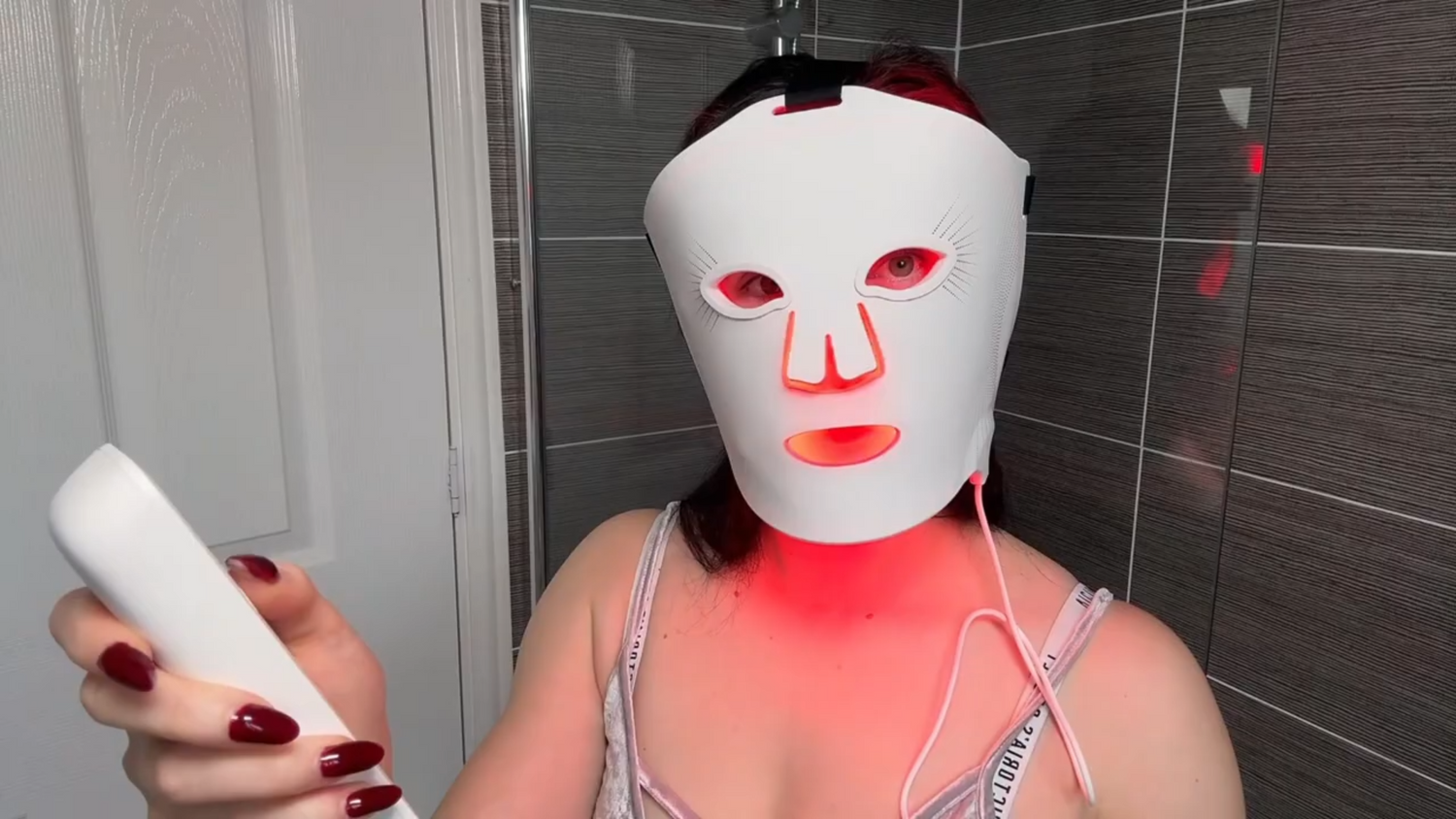 How to Use an LED Light Therapy Face Mask for Best Results